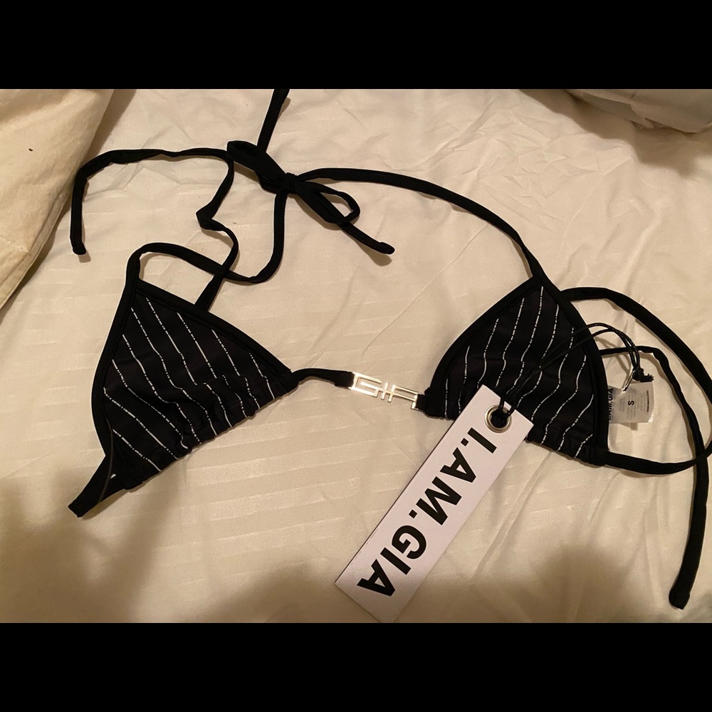 I am Gia bikini top